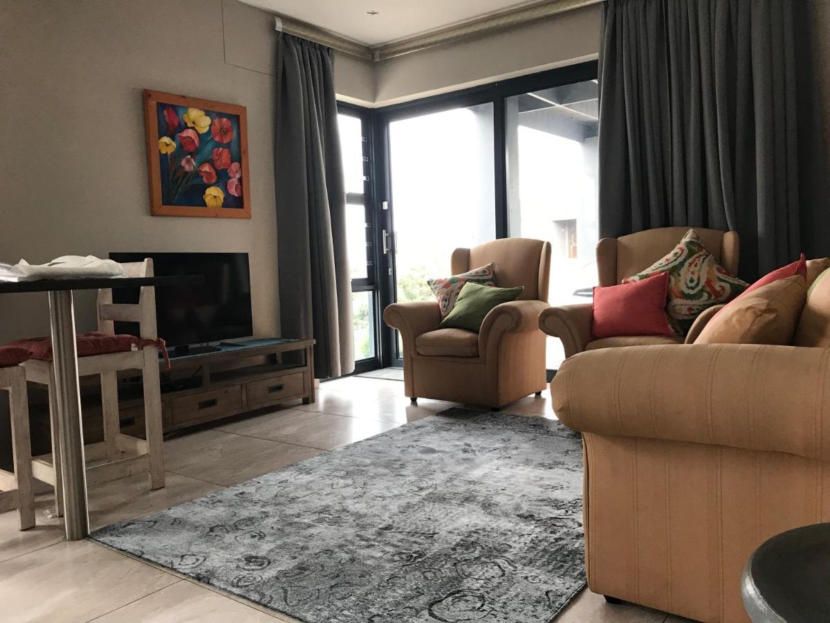 Indigo Place - Gold - Housity