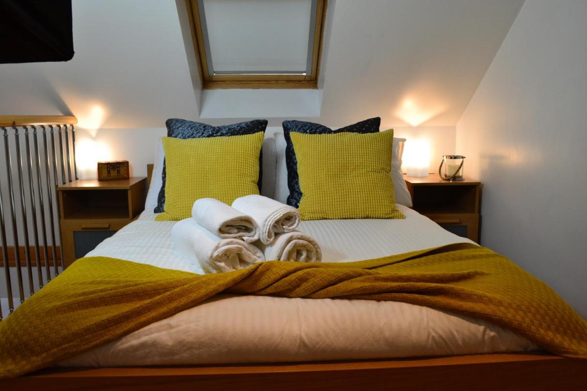 Epicsa - Family & Corporate Stay MEWS APARTMENTS with FREE parking - Housity