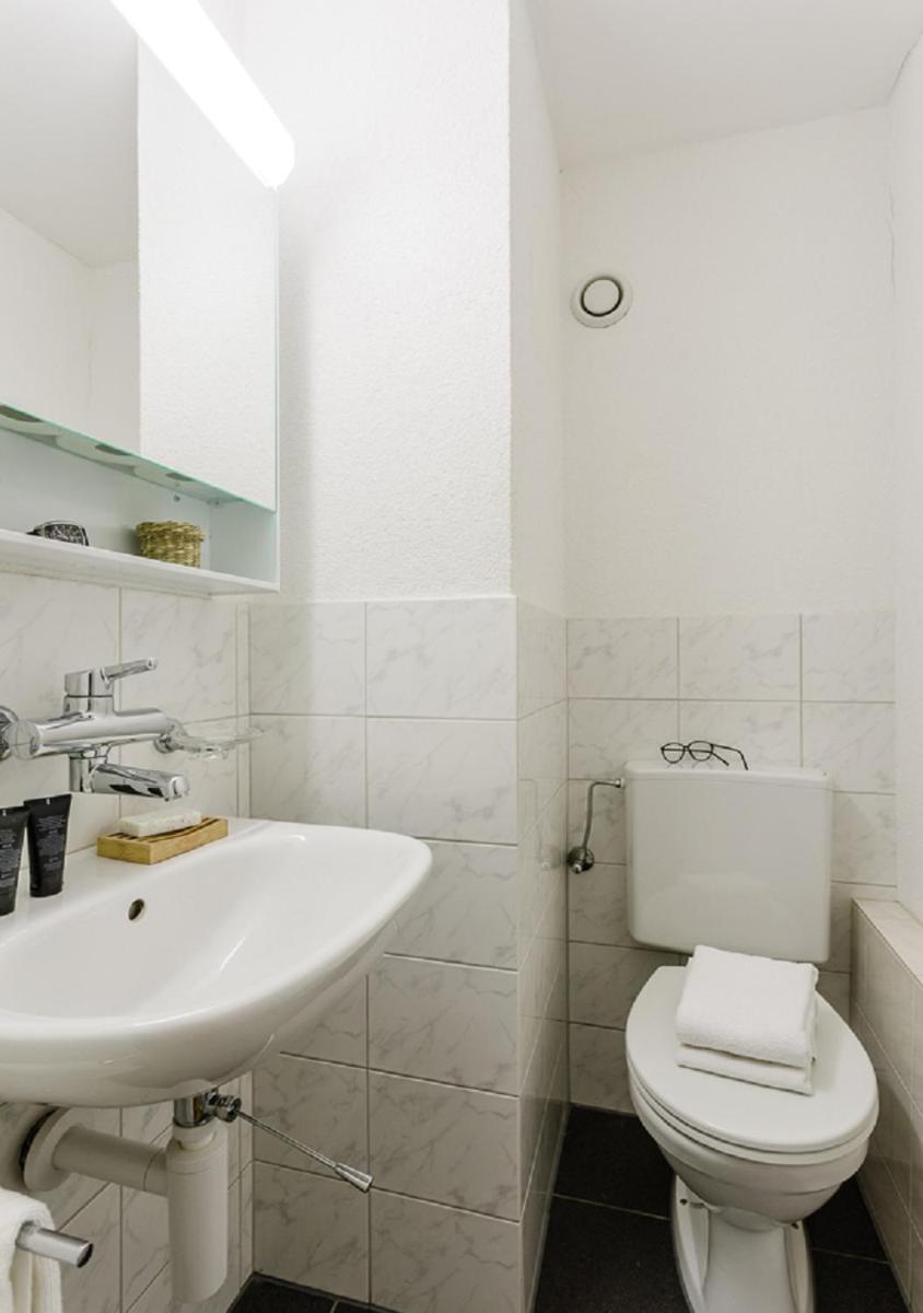 Rent a Home Delsbergerallee - Self Check-In - Housity
