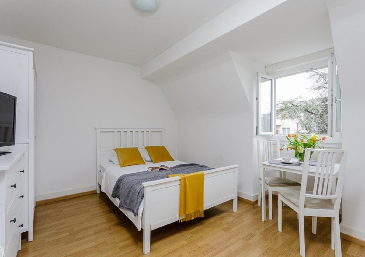 Rent a Home Eptingerstrasse - Self Check-In - Housity