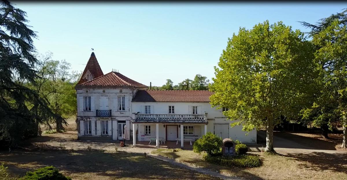 CHATEAU LA LOGE - Housity