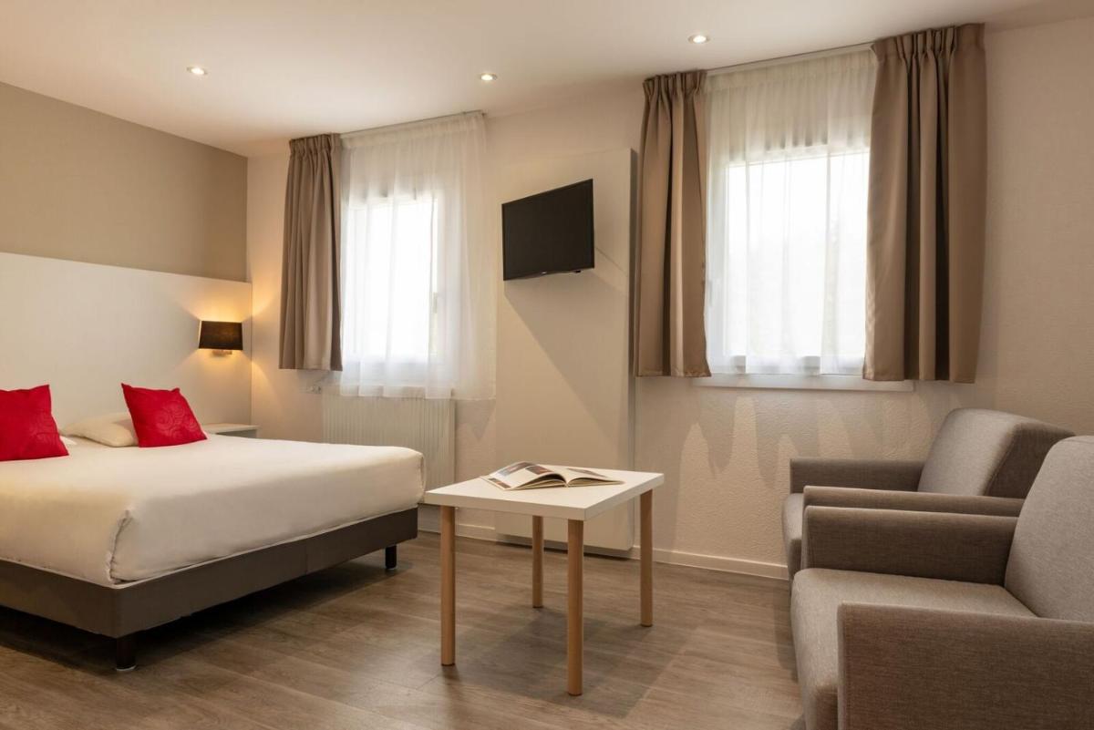 Hotel The Originals Bernay Acropole - Housity