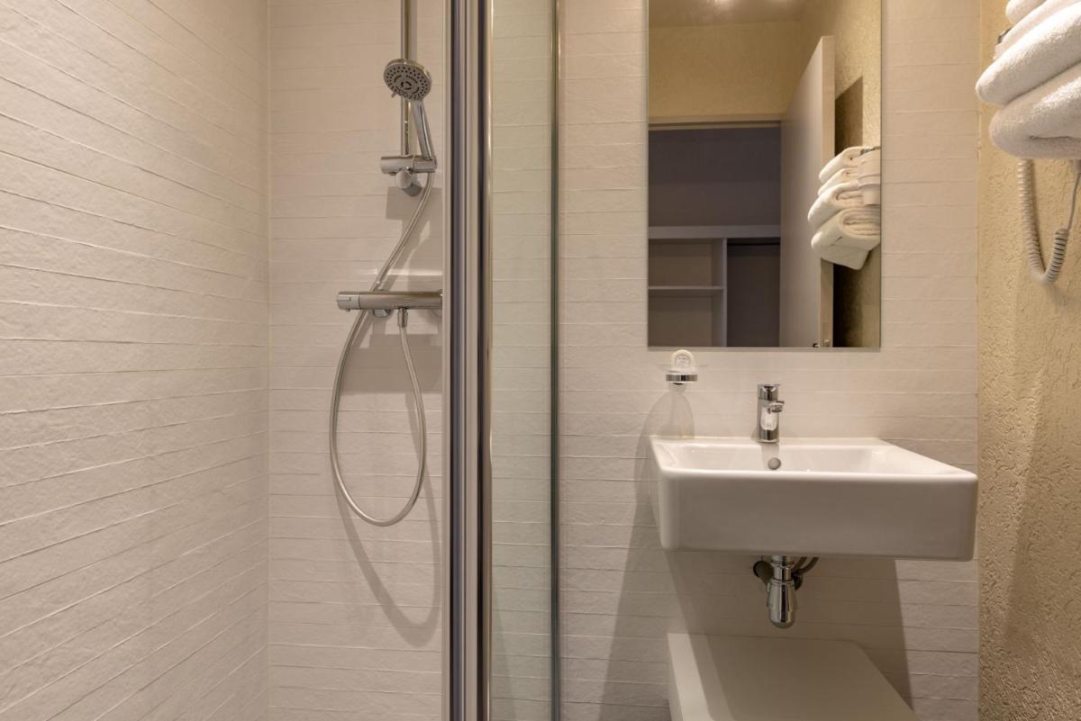 Hotel The Originals Bernay Acropole - Housity