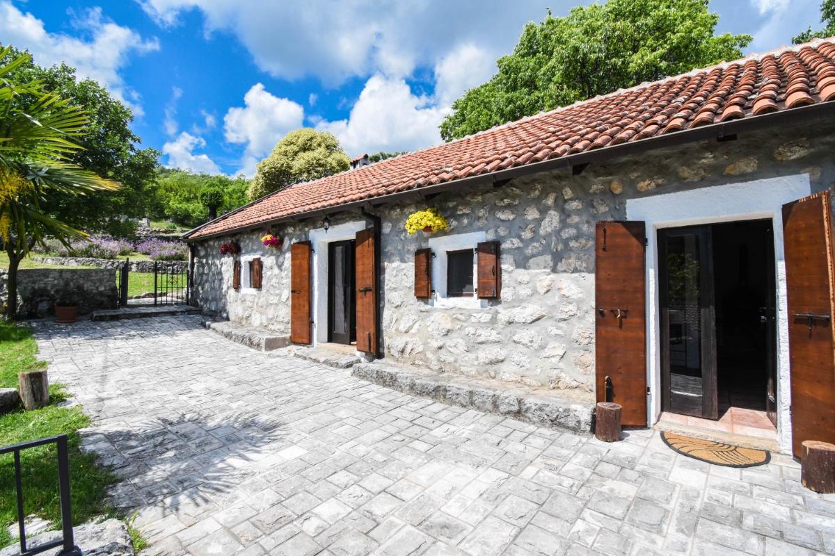 GRANDFATHER'S Secret - Housity