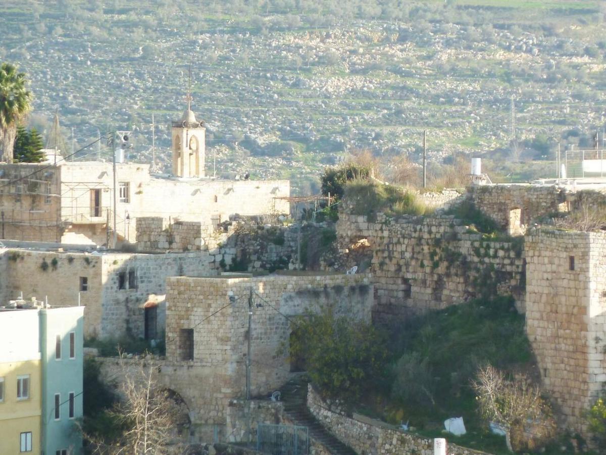 Near the King's castle - Housity