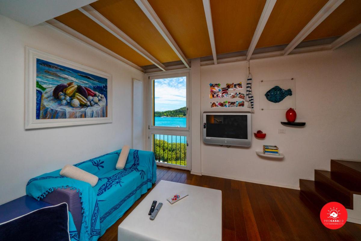 La Casa dagli Occhi Blu - Housity