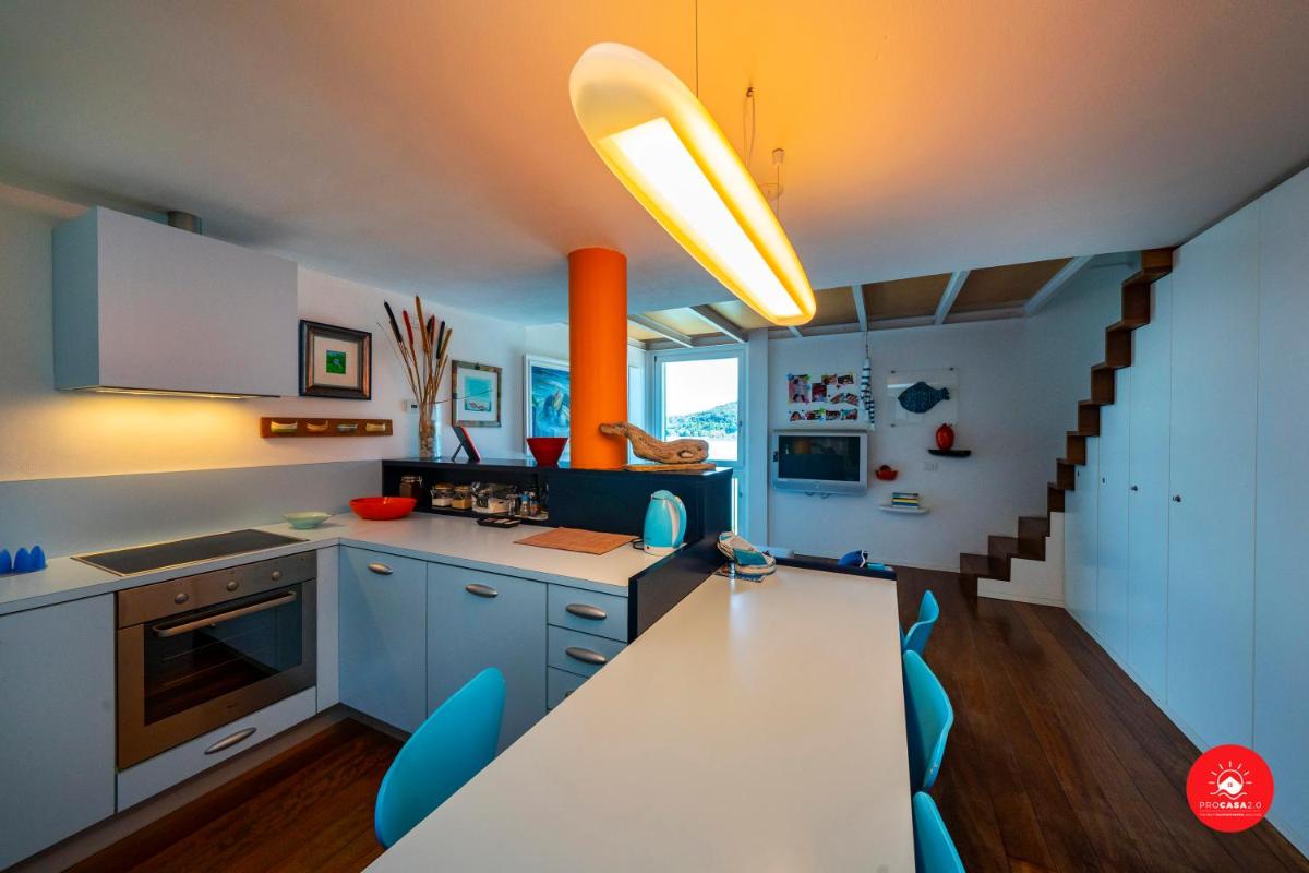 La Casa dagli Occhi Blu - Housity