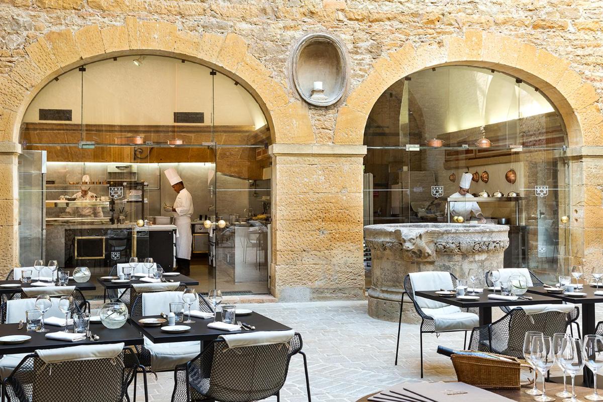 Restaurant ou autre lieu de restauration dans l'établissement Château de Bagnols
