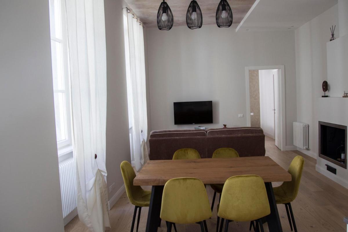 Vintage Home Como Lake - Housity