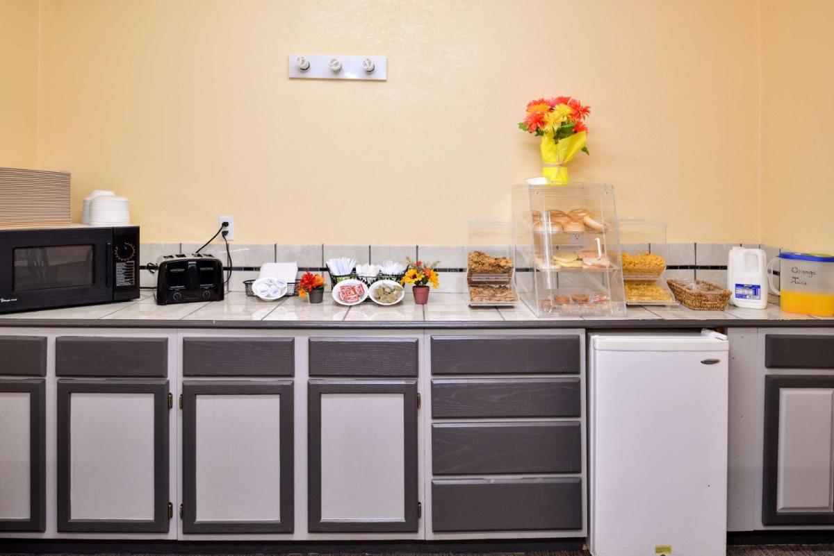 Americas Best Value Inn Knob Noster - Housity