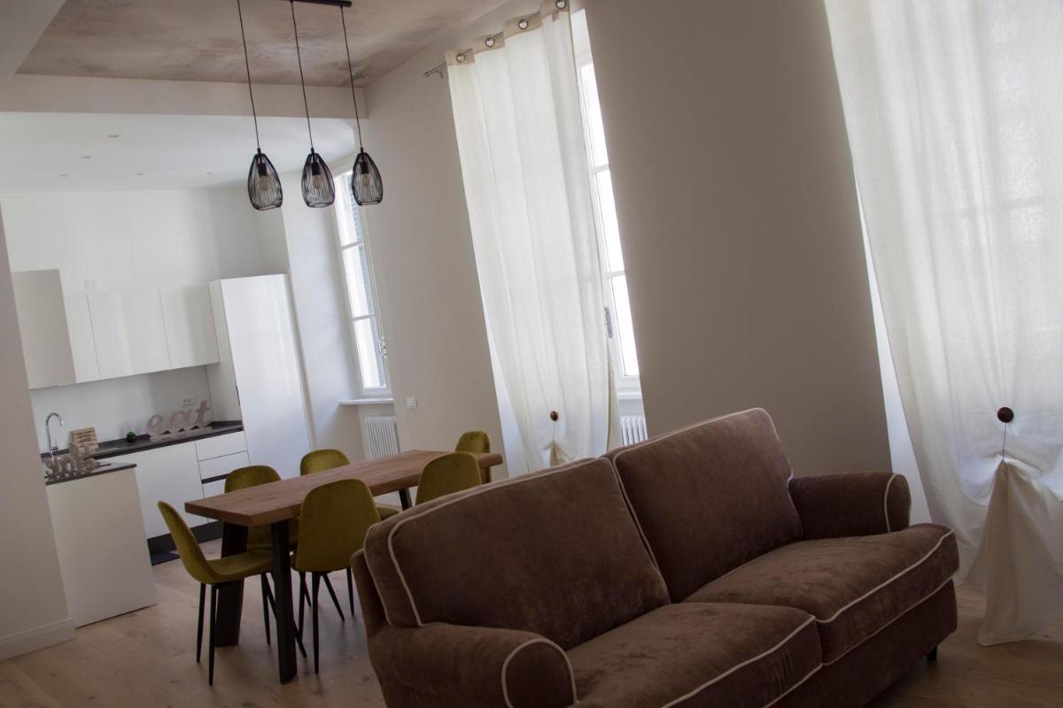 Vintage Home Como Lake - Housity