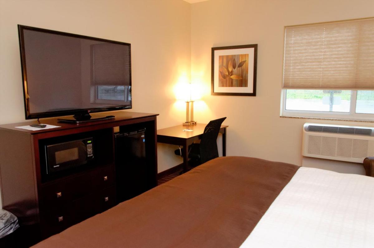 Cobblestone Inn & Suites Fort Madison - Housity