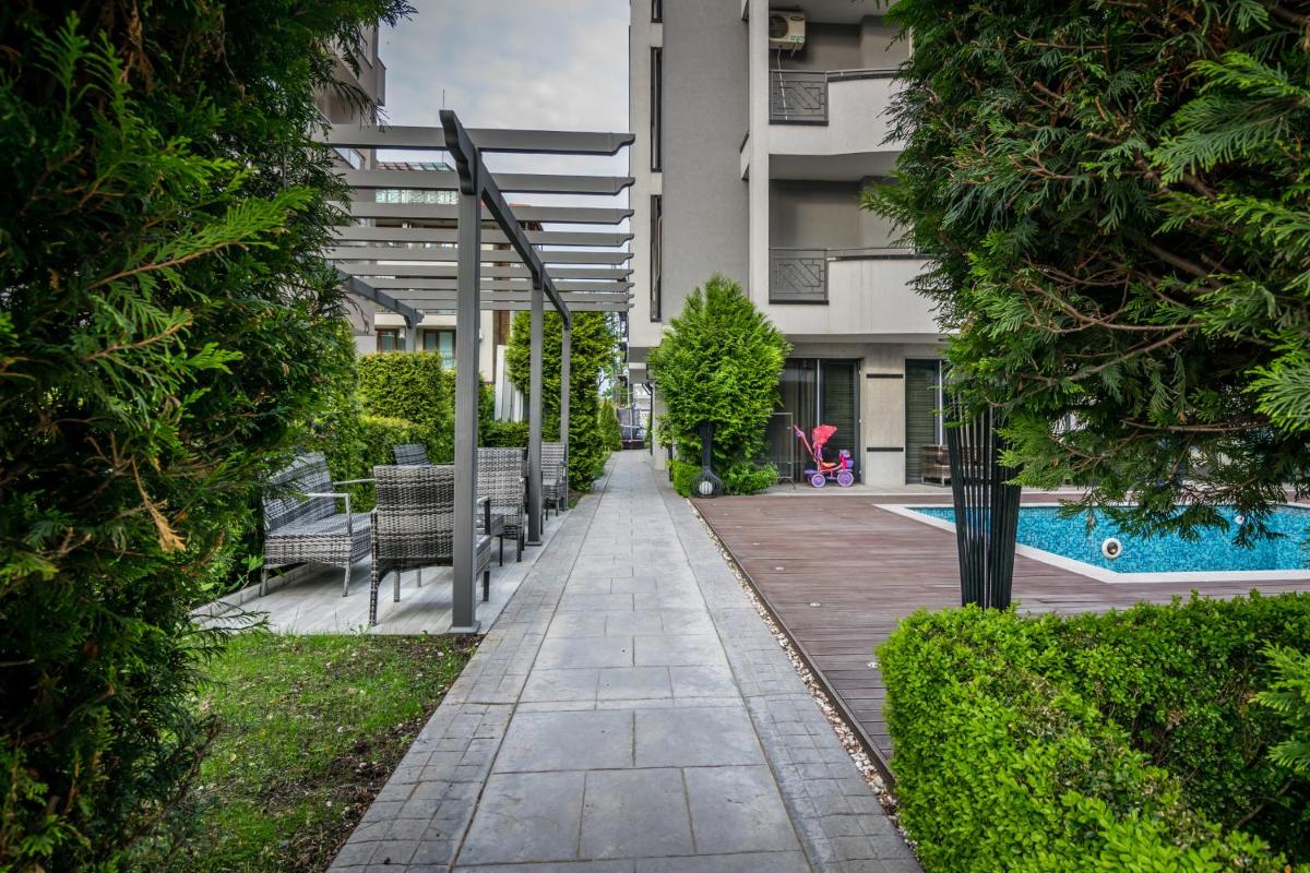 Cozy One-bedroom Apartment in Night Breeze - Housity