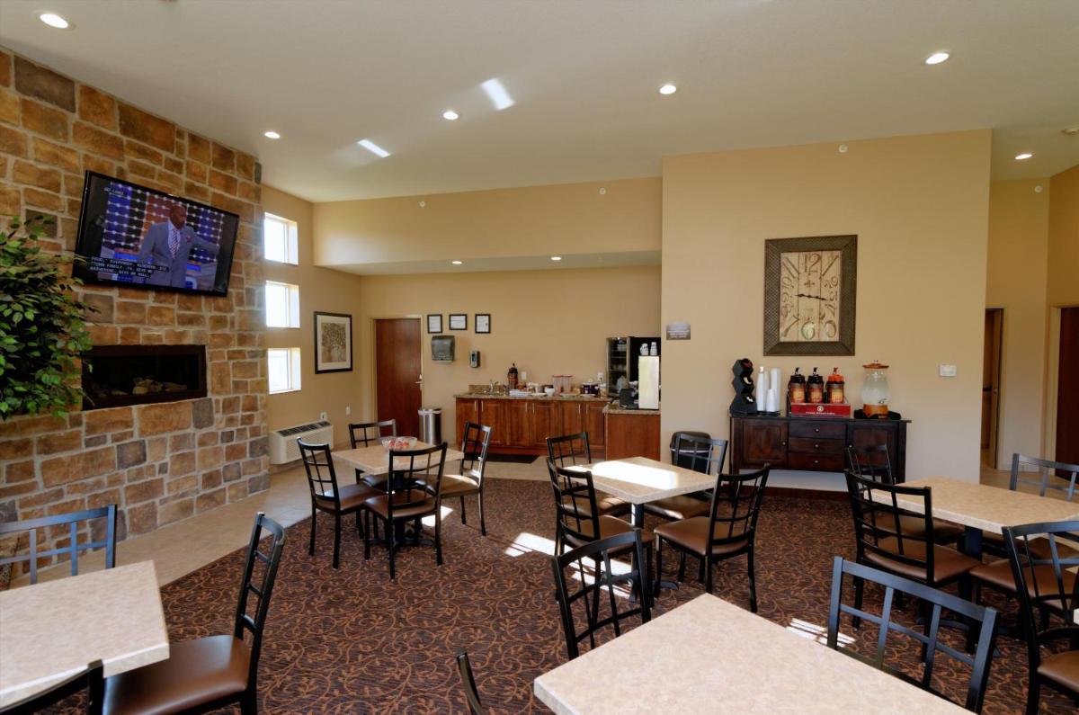 Cobblestone Inn & Suites Fort Madison - Housity