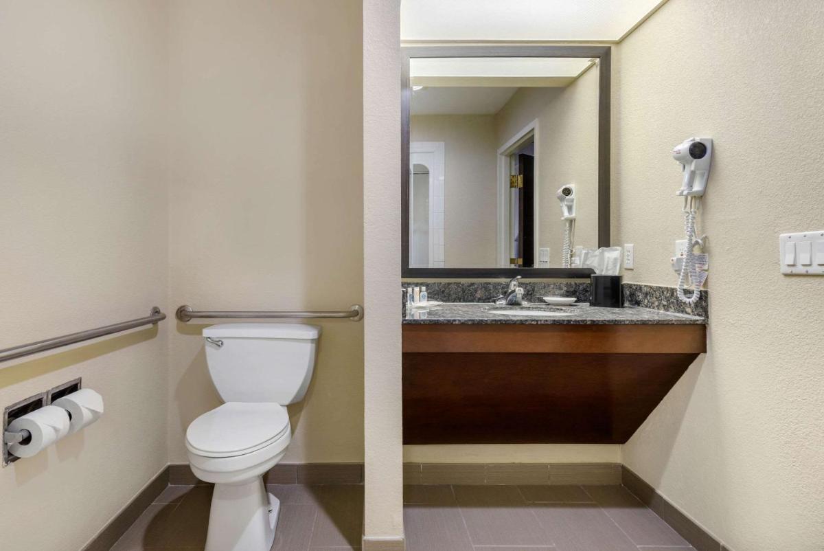 Comfort Suites Lafayette University Area - Housity
