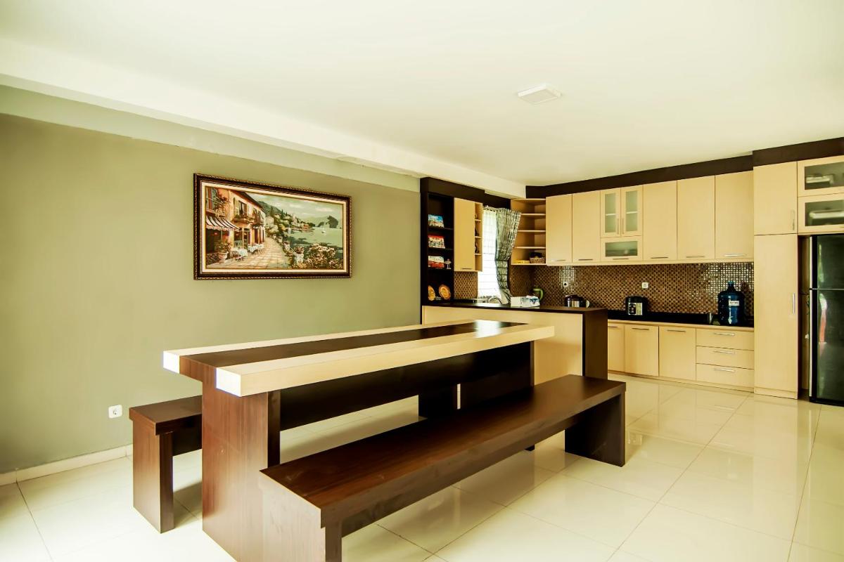 OYO 882 Puri Gevana Guest House - Housity