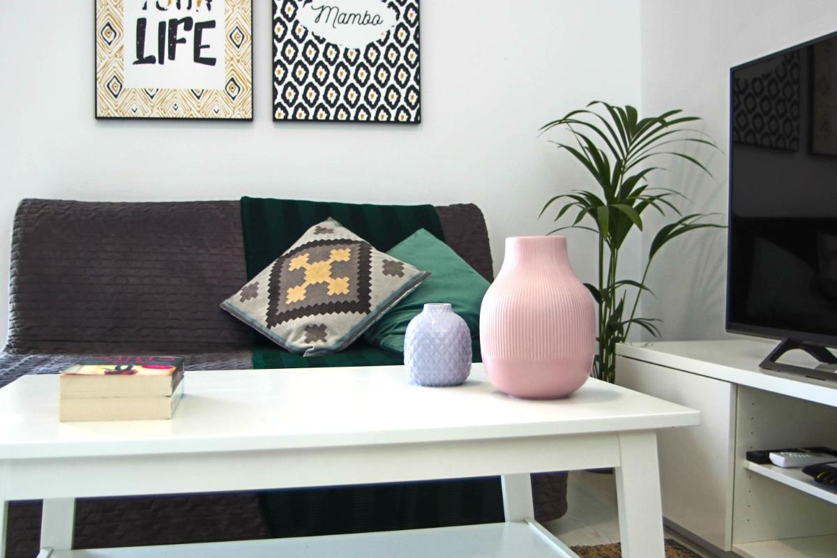 Phaedrus Living: Seaside Luxury Flat Natalia House 102 - Housity