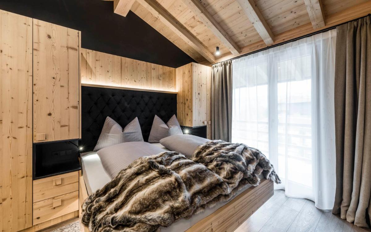 Presulis Hideaway Apartments & Restaurant - Housity