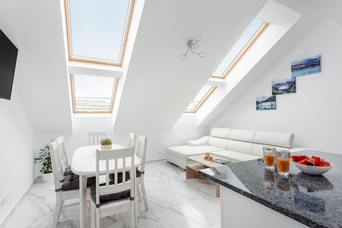 Suitetrails - Luxurious Kaunas Basilica Apartment in Old Town by Urban Rent