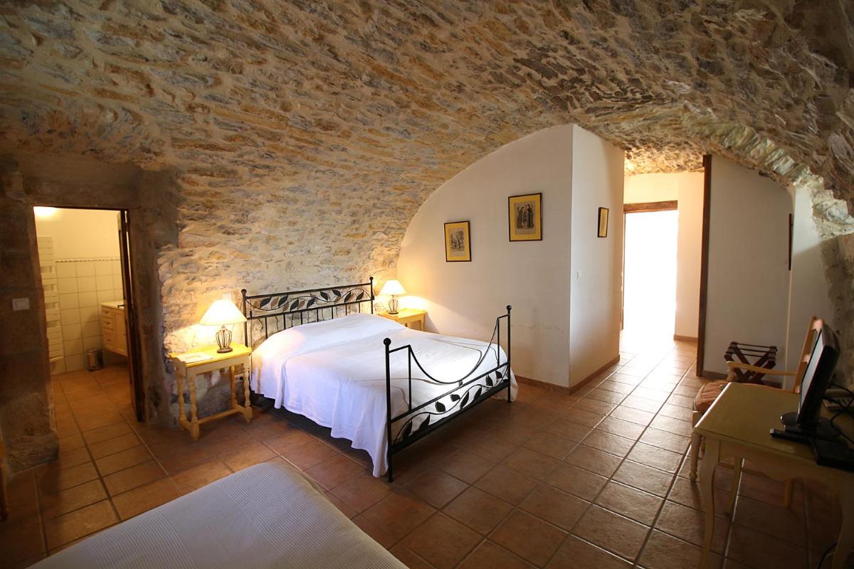 Logis Hôtel Restaurant Gîte La Bastide du Vébron - Housity