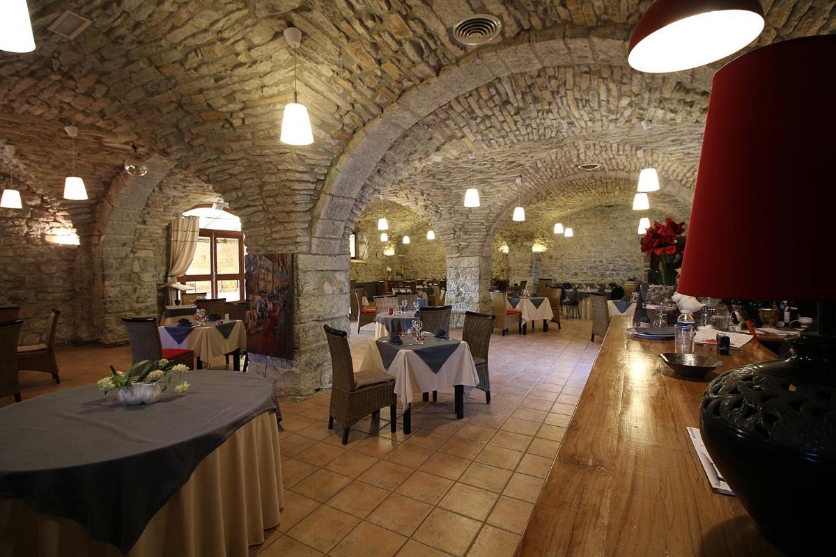 Logis Hôtel Restaurant Gîte La Bastide du Vébron - Housity