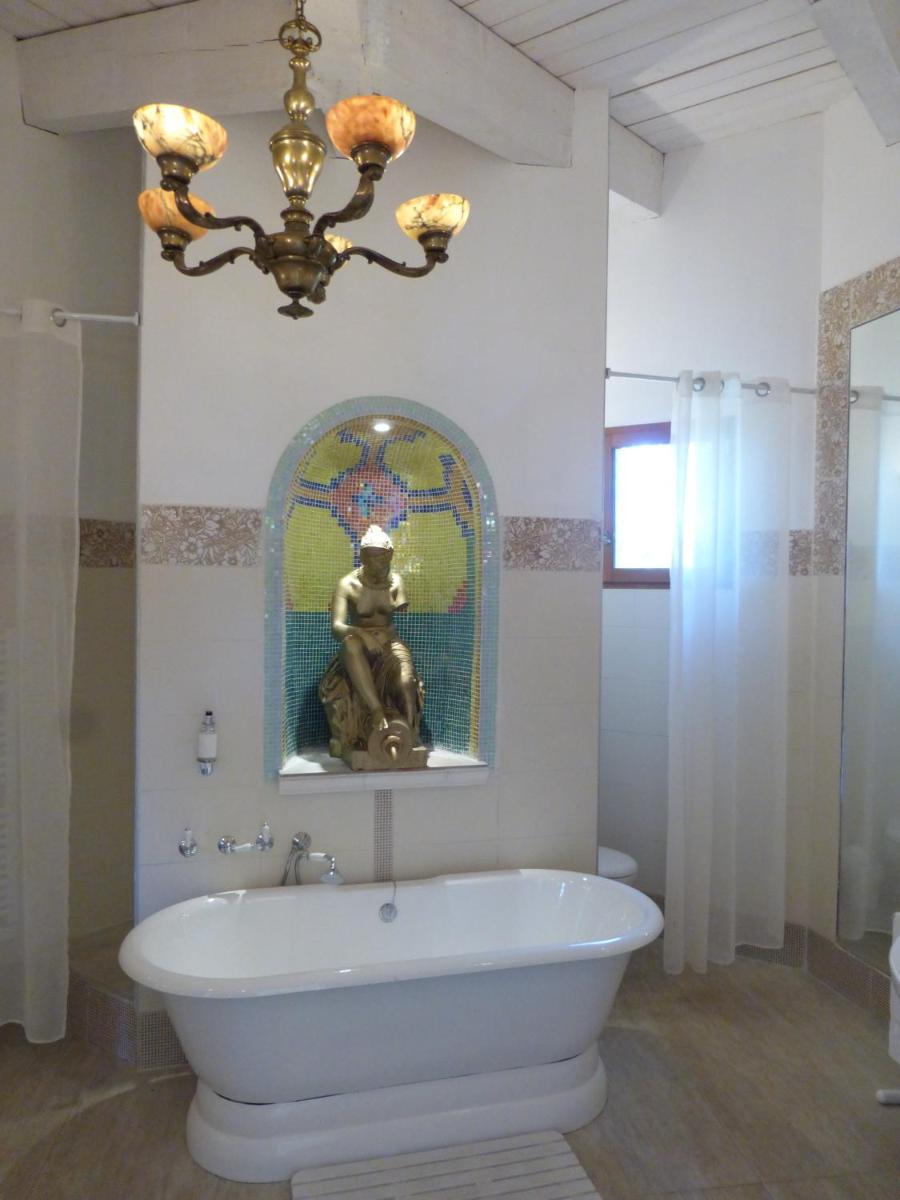 Salle de bains dans l'établissement Mas de la Chapelle