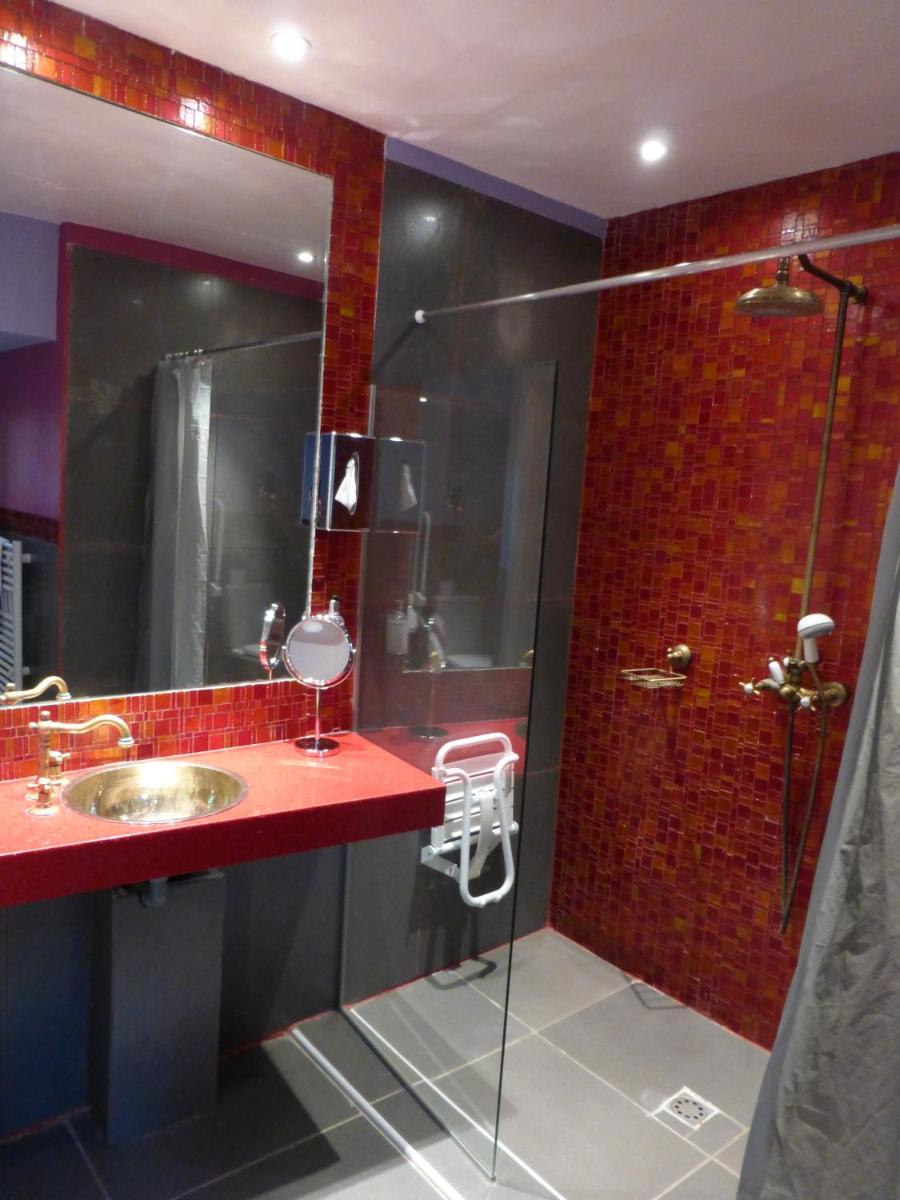 Salle de bains dans l'établissement Mas de la Chapelle