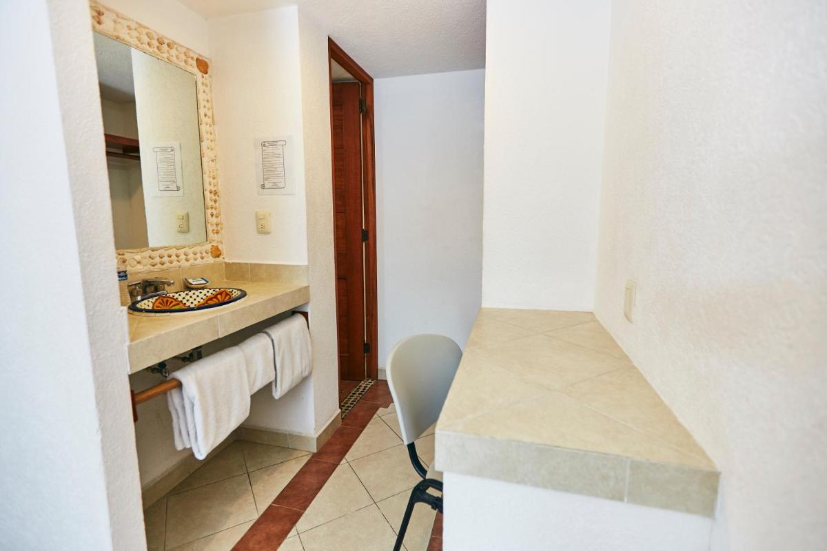 Hotel Suites Ixtapa Plaza - Housity