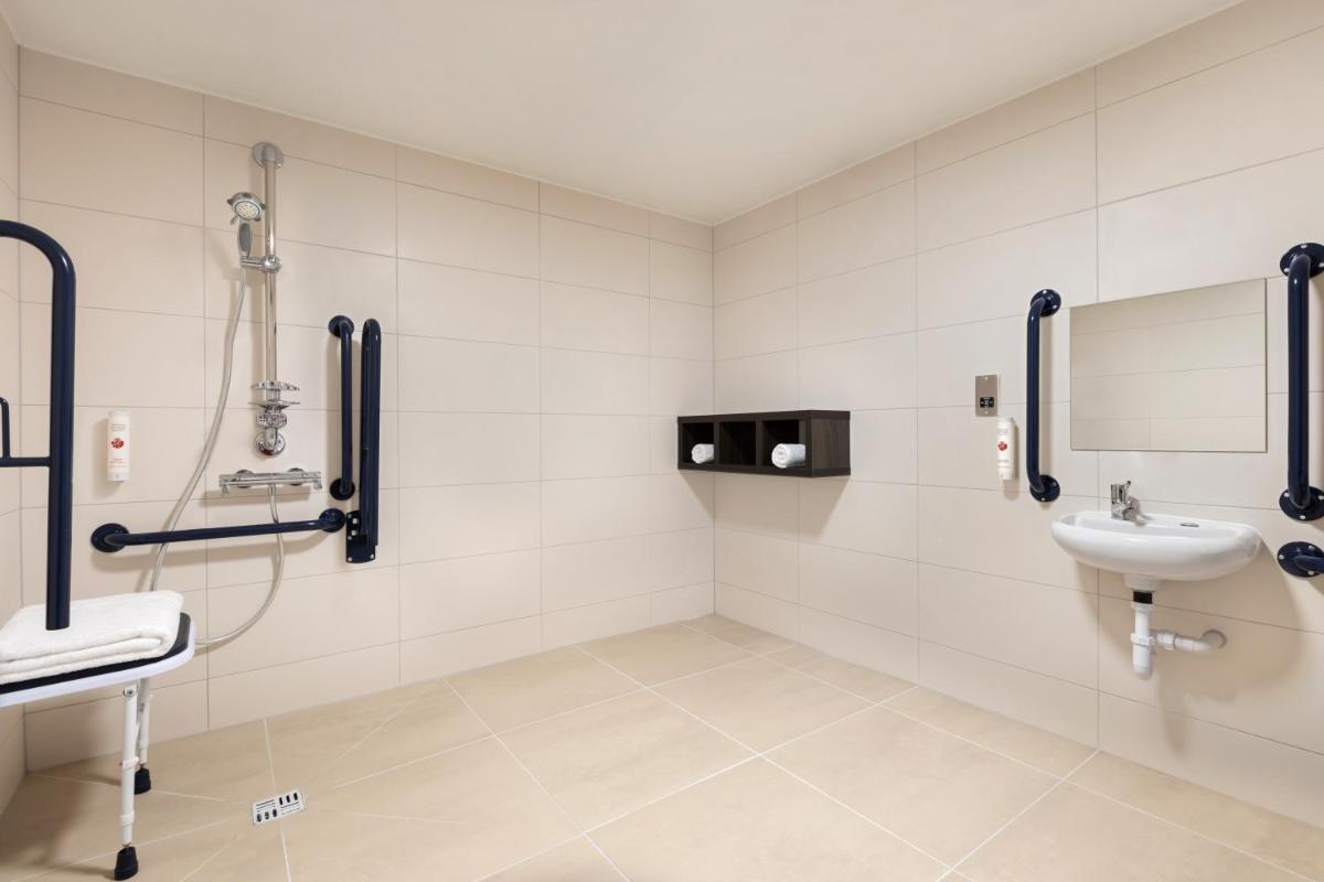Ramada East Kilbride - Housity