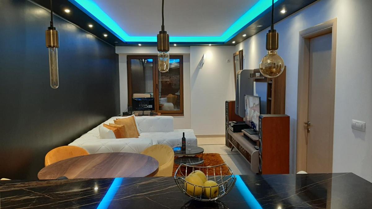 Nikola Luxury Apartments in Flatiron building - Housity