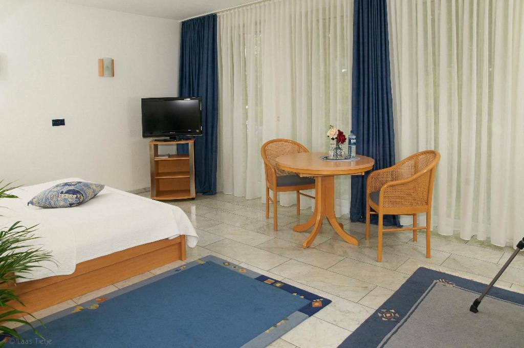 Hotel BonaMari - Housity