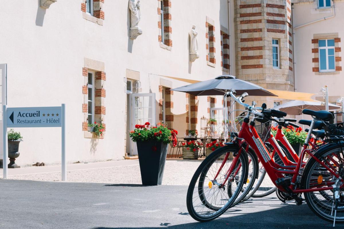 Vélo sur le terrain de l'établissement Le Manoir de Kerbot ou dans les environs