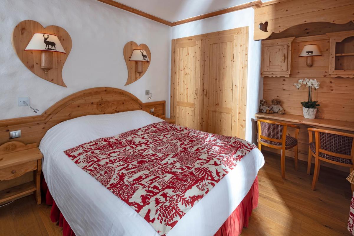 Un ou plusieurs lits dans un hébergement de l'établissement Chalet-Hôtel Neige et Roc, The Originals Relais