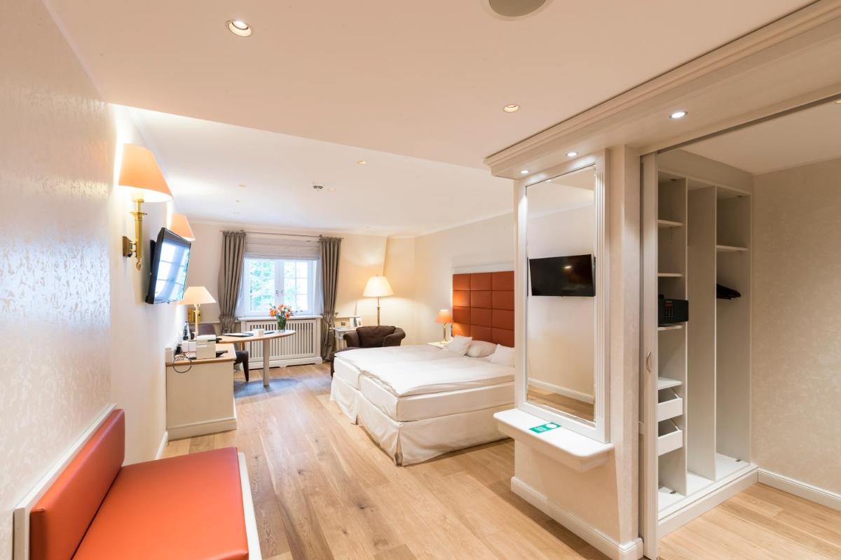 Ein Bett oder Betten in einem Zimmer der Unterkunft Waldhaus Reinbek