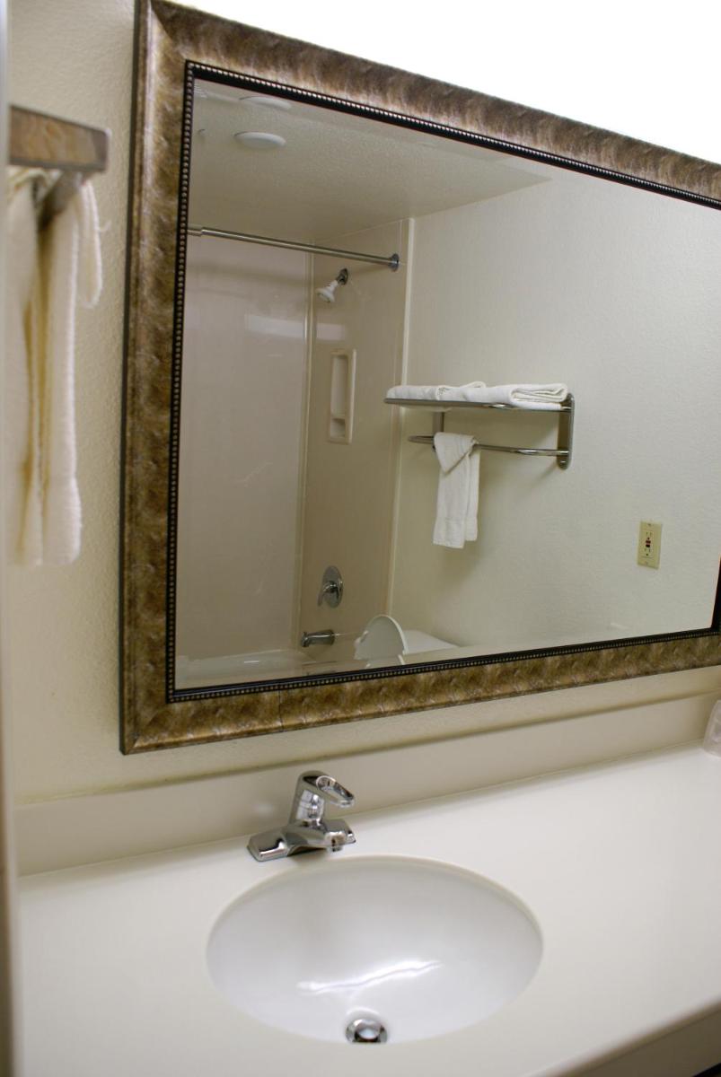 Airport Inn - Housity