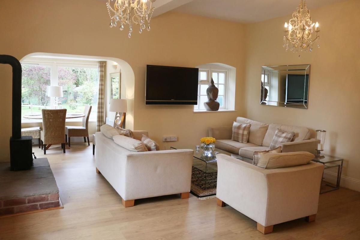 Dean End Apartment 2 - Housity