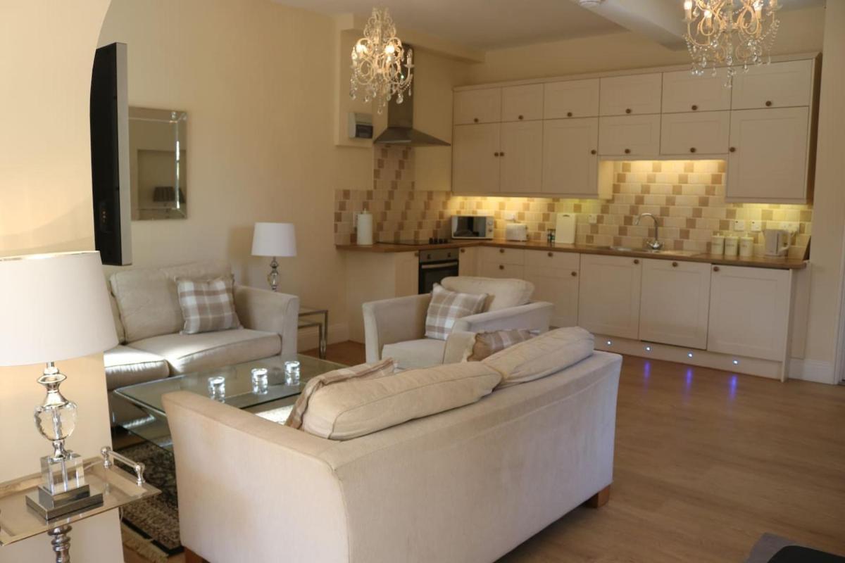 Dean End Apartment 2 - Housity