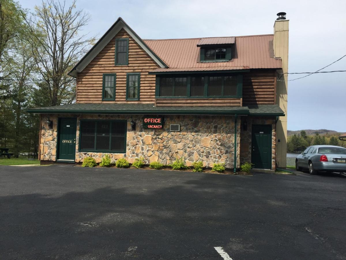 Pine Knoll Hotel Lakeside Lodge & Cabin - Housity