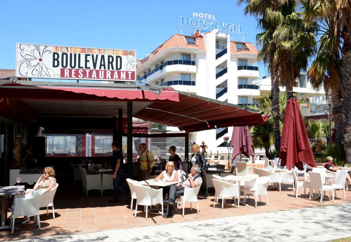 Un restaurante o sitio para comer en Don Angel & SPA & Padel- Adults Recommended