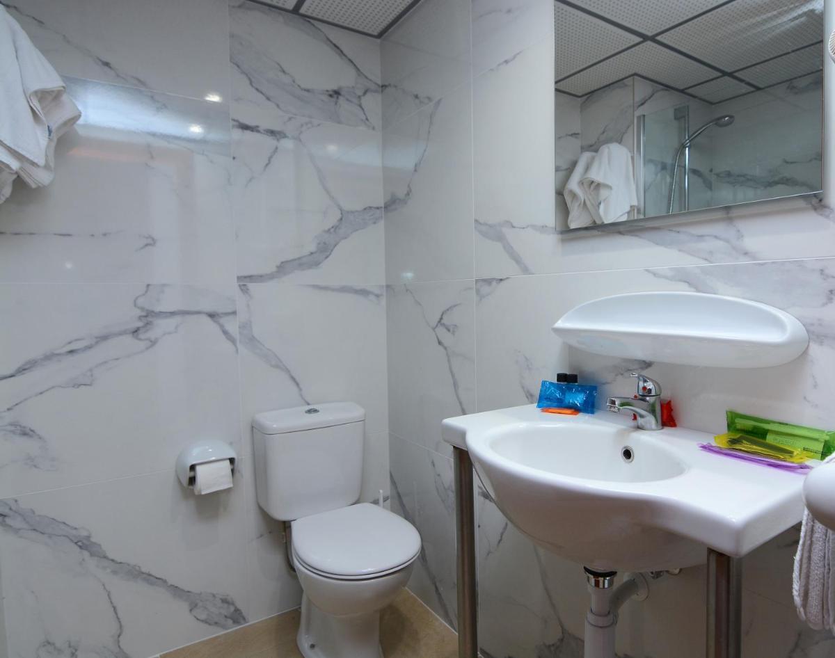 Un baño de Don Angel & SPA & Padel- Adults Recommended