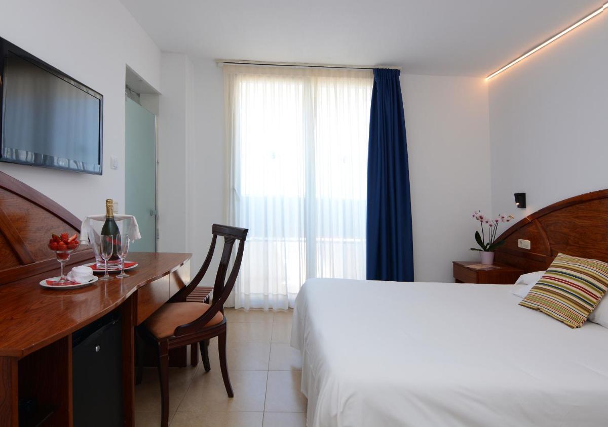 Cama o camas de una habitación en Don Angel & SPA & Padel- Adults Recommended