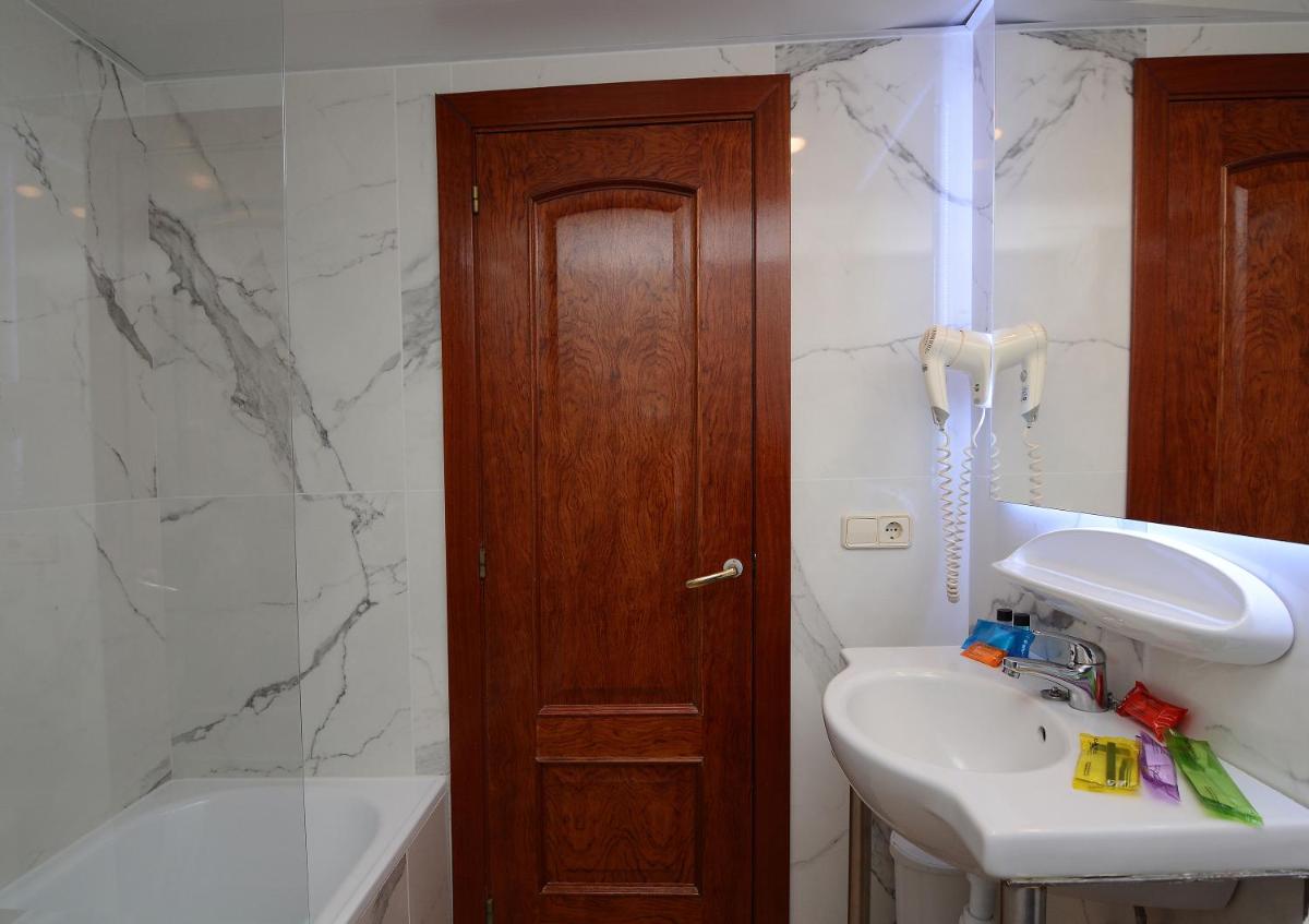Un baño de Don Angel & SPA & Padel- Adults Recommended