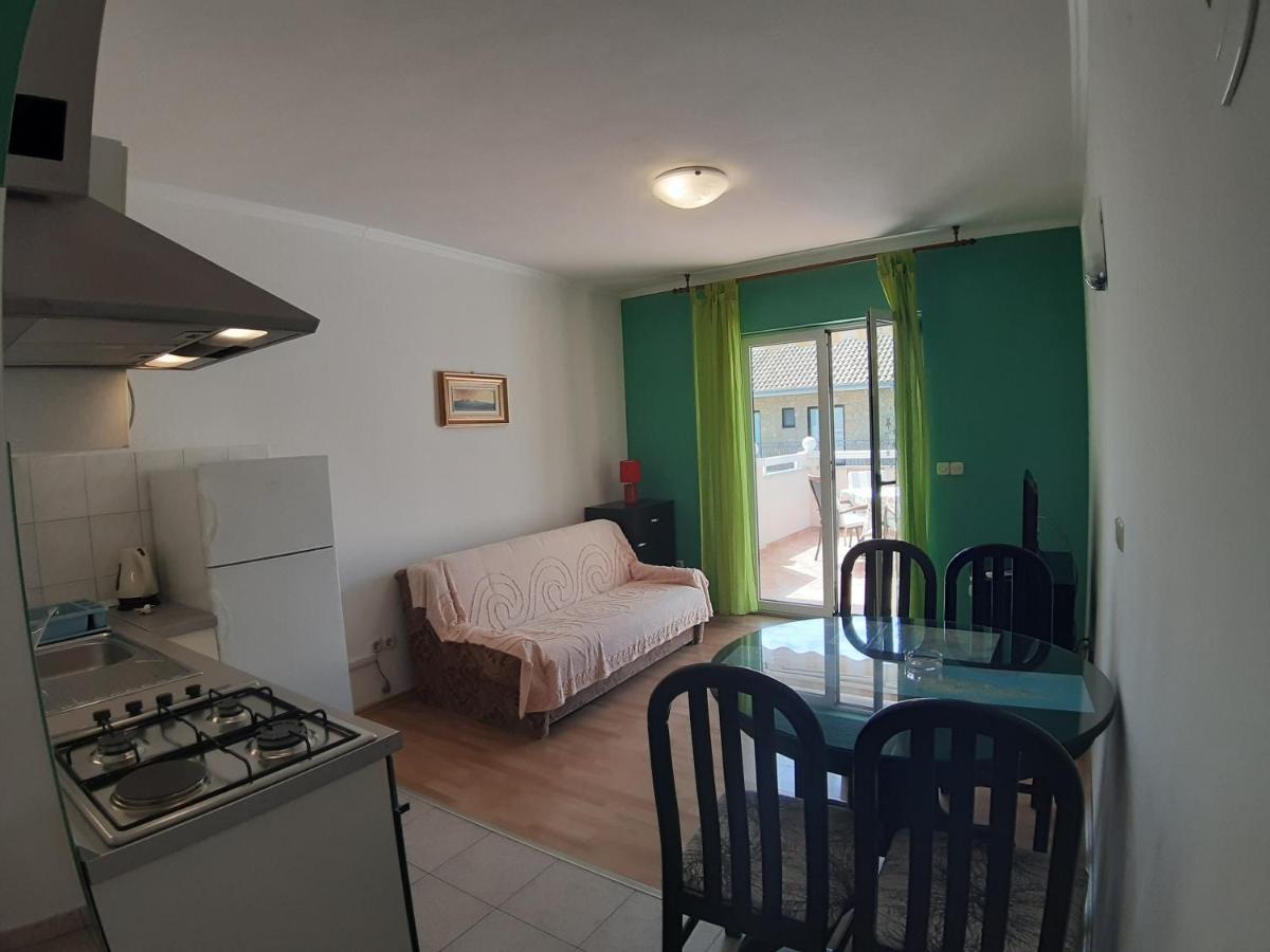 Apartments and Rooms Dobrila - Housity