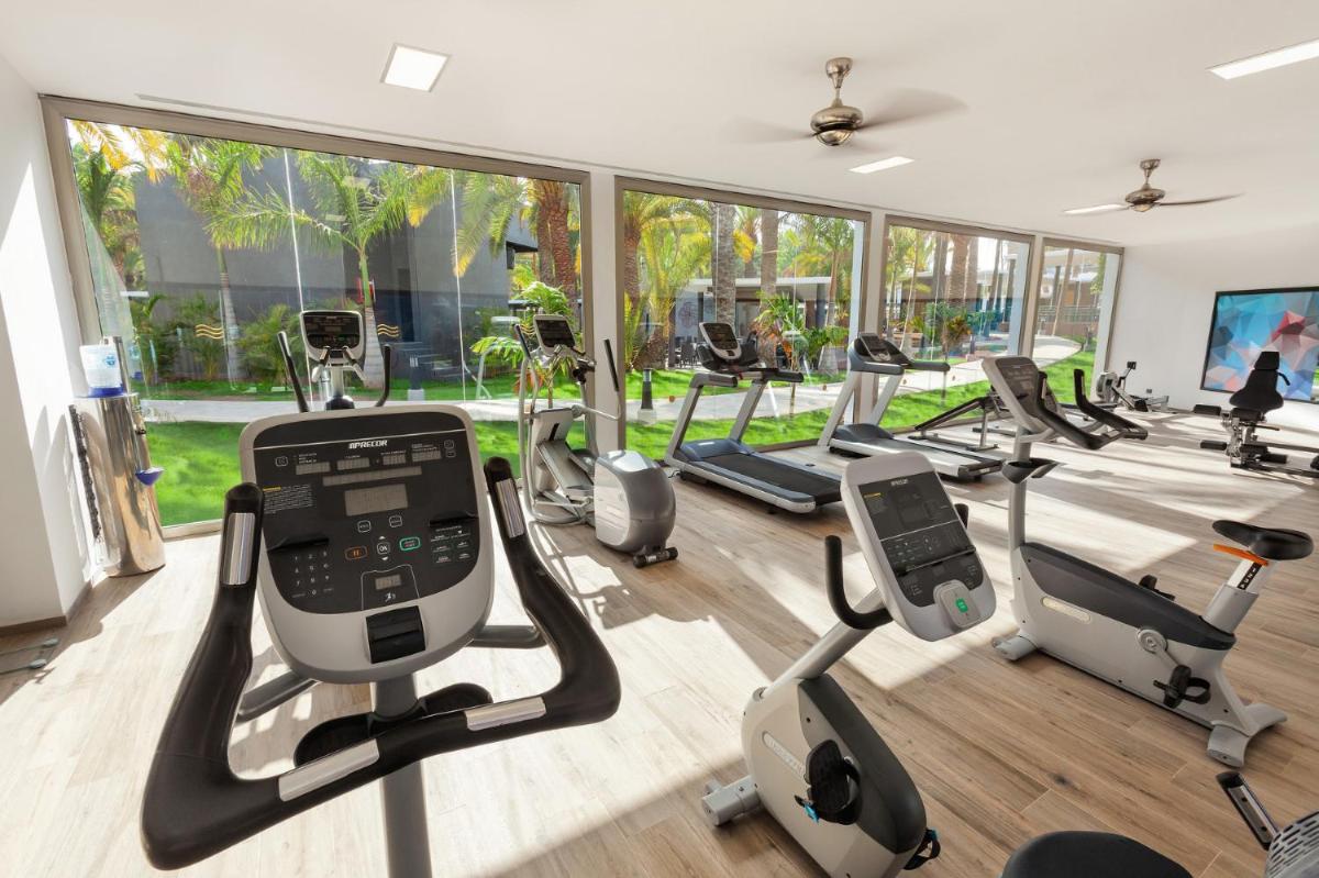 Gimnasio o instalaciones de fitness de Hotel Riu Palace Oasis