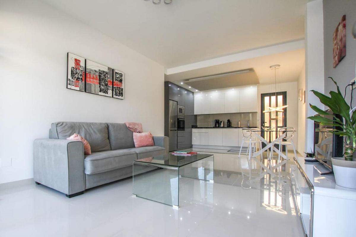 Playa Elisa Costa 819 - Pool view 400m from Mil Palmeras beach - Housity