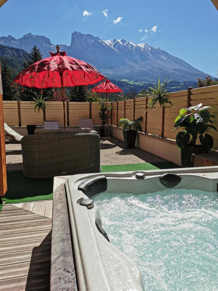 Vue générale sur la montagne ou vue sur la montagne depuis l'hôtel