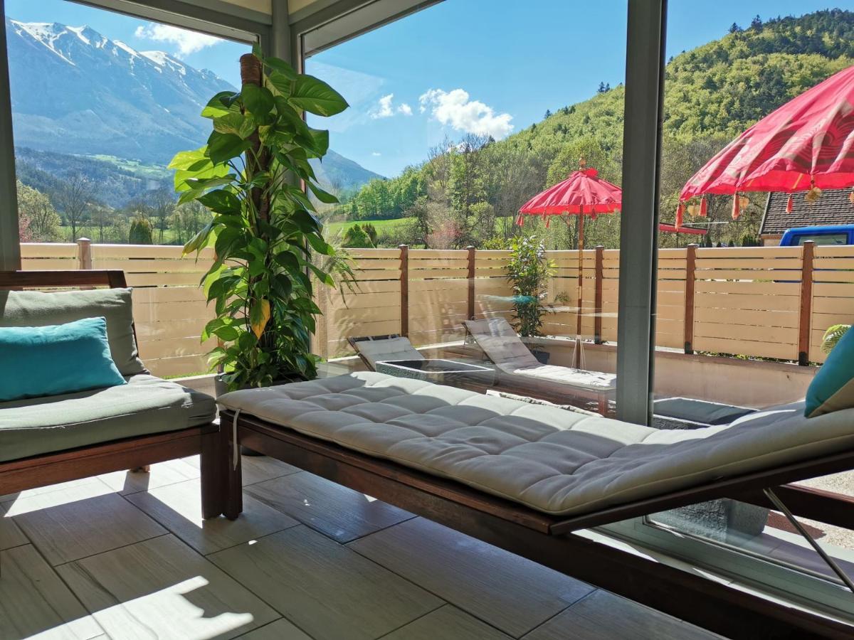 Vue générale sur la montagne ou vue sur la montagne depuis l'hôtel