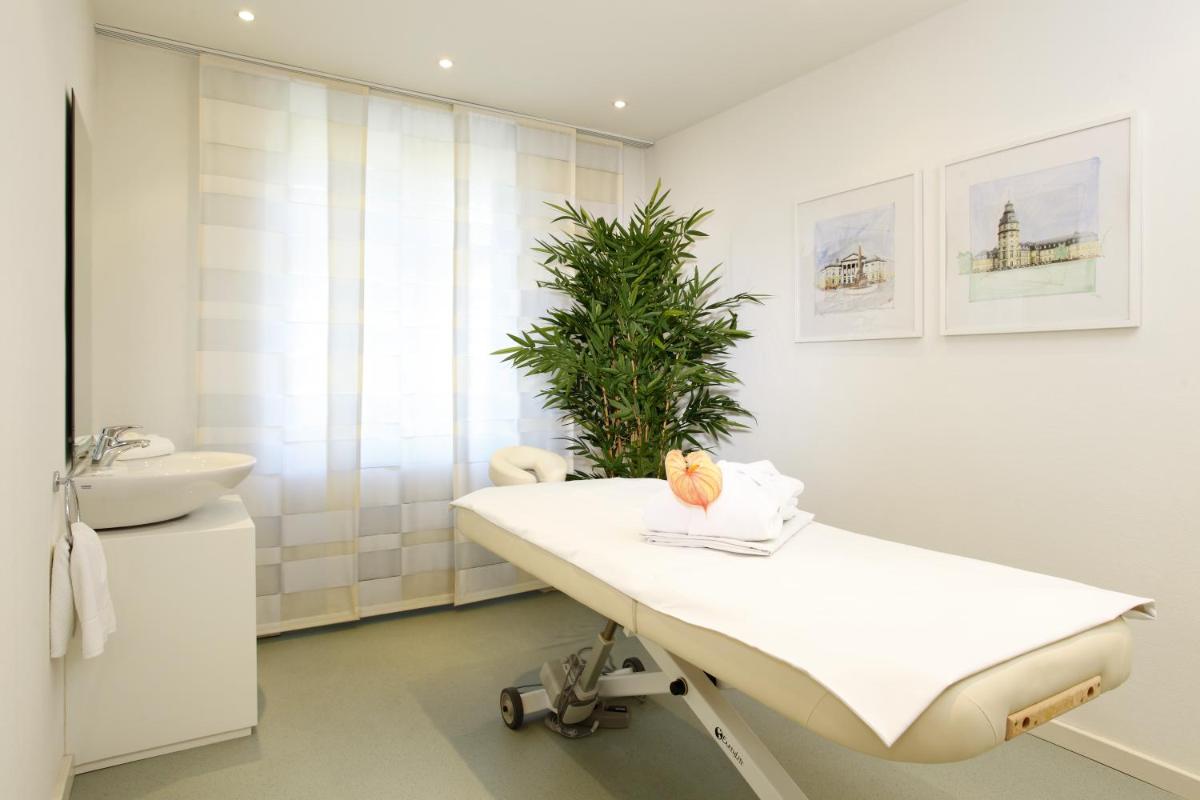 Schlosshotel Karlsruhe - Housity