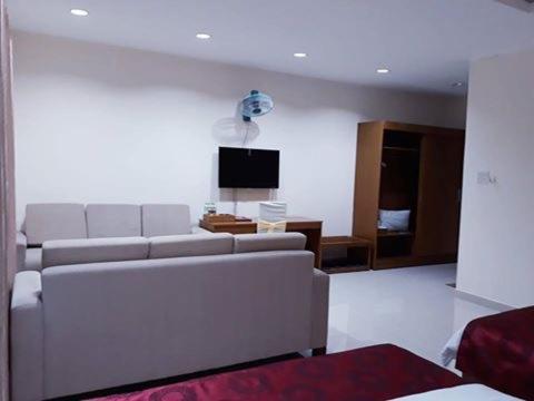 NGỌC HƯNG HOTEL - Hizvo