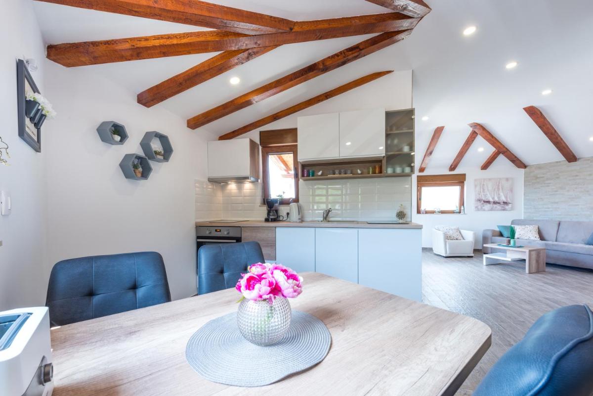 Apartments Villa Elena 3 - Housity
